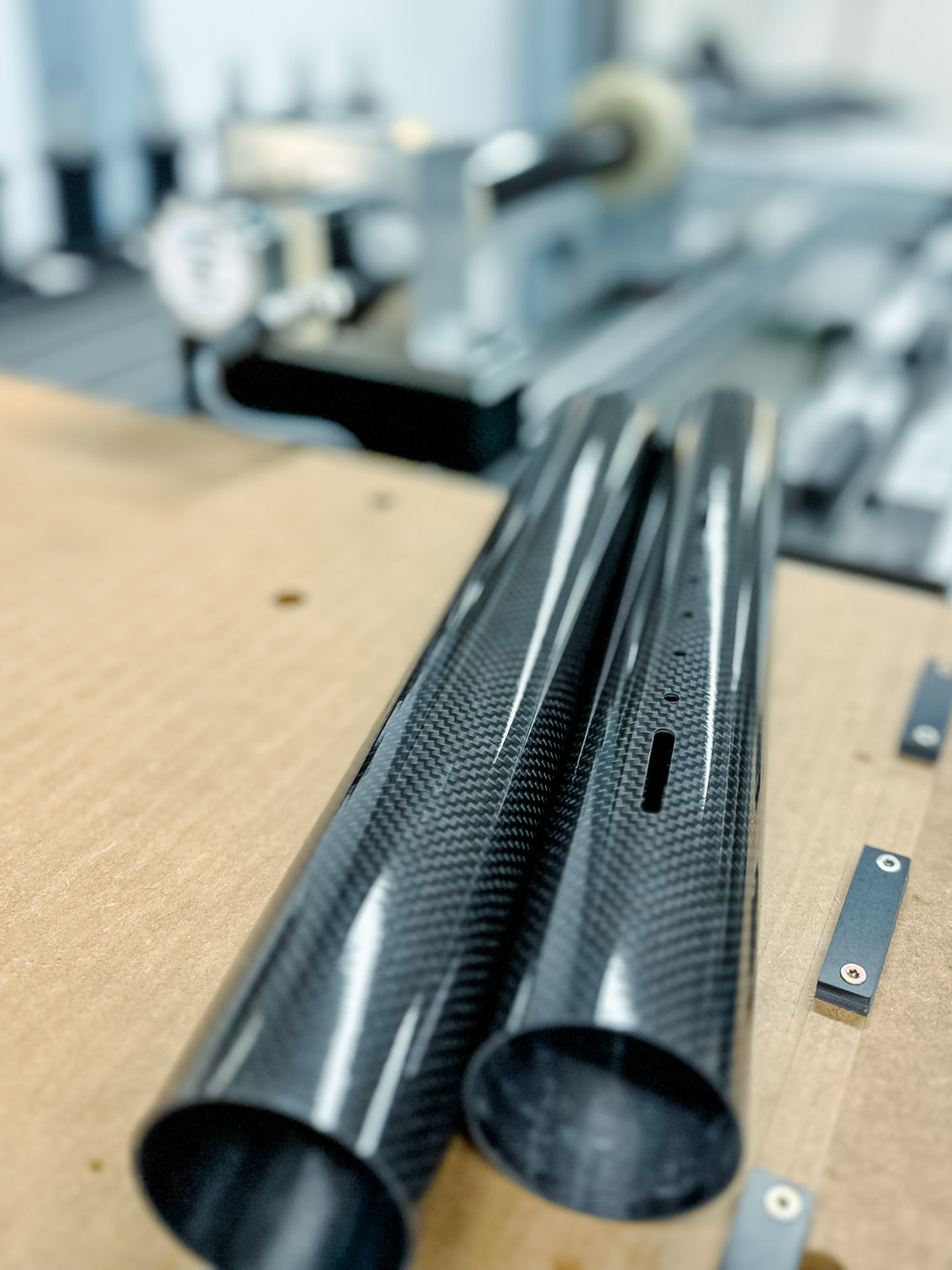 CNC gefrästes Rohr auf Werkbank